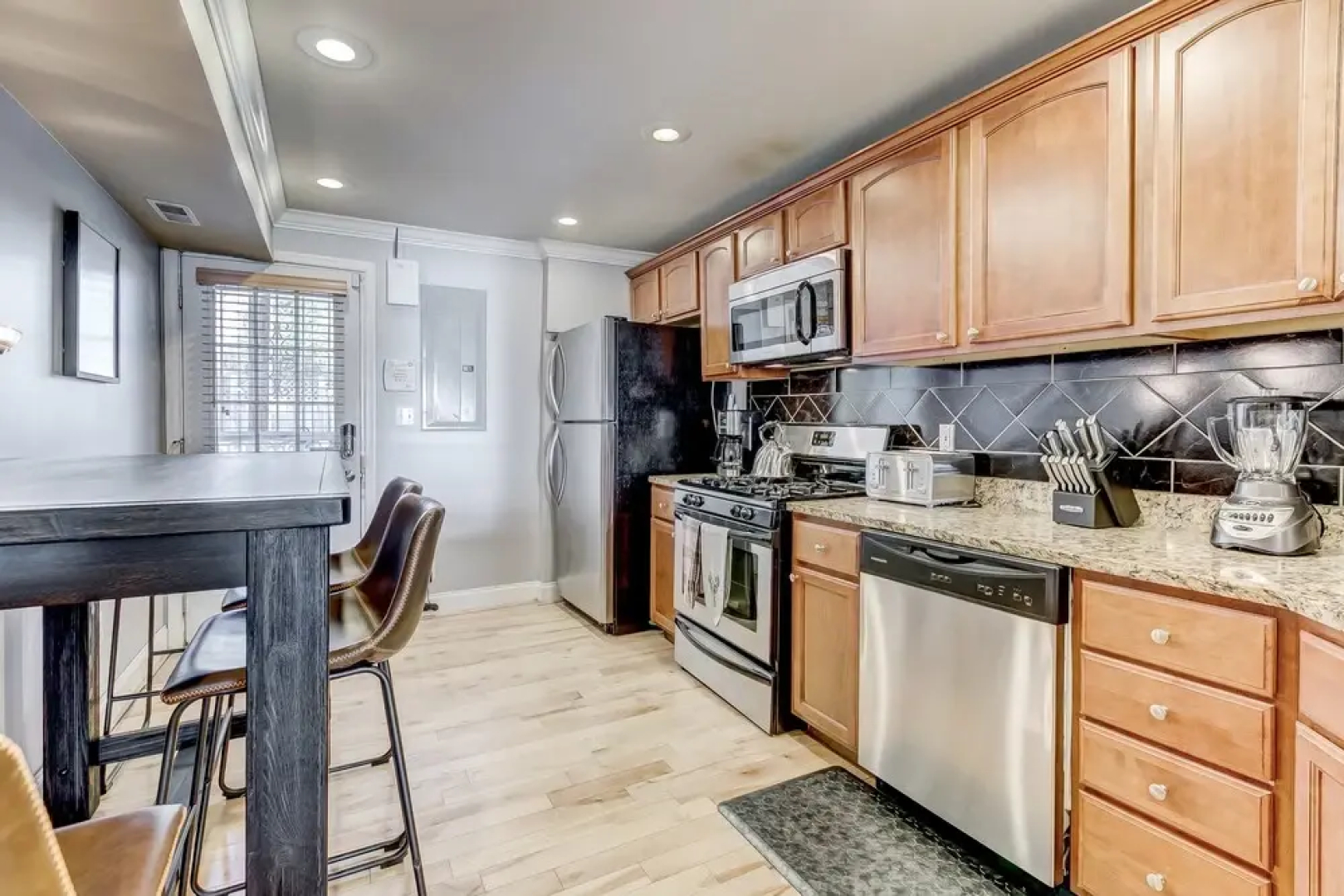 Upscale Home W/rooftopdeck&parking Near Stadiums
