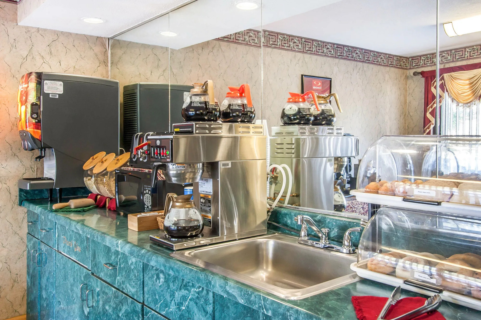 Econo Lodge Inn & Suites Murfreesboro Shopping District