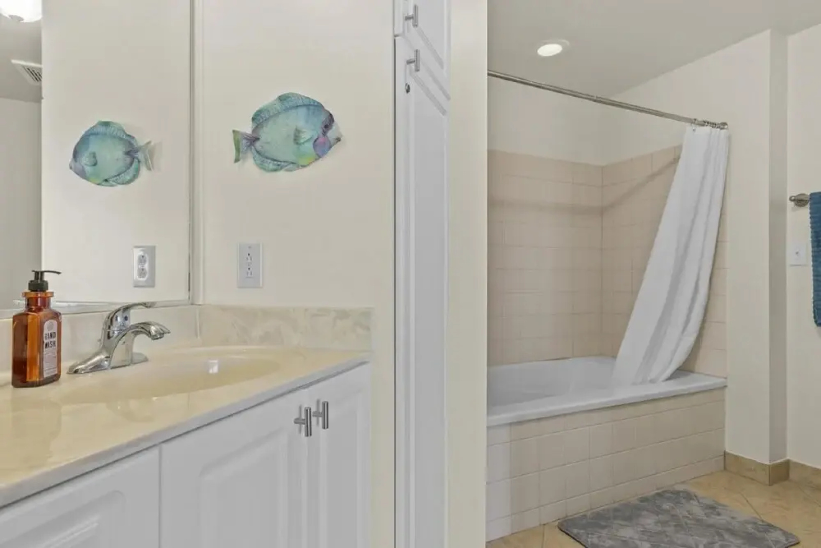 Yacht Club Dream 3 Bedroom Condo by RedAwning