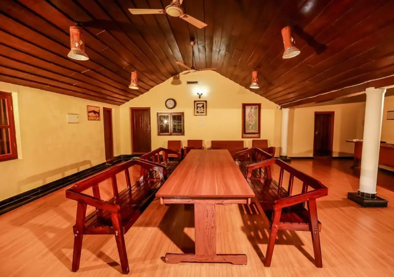 Chandragiri Bungalow by VOYE HOMES