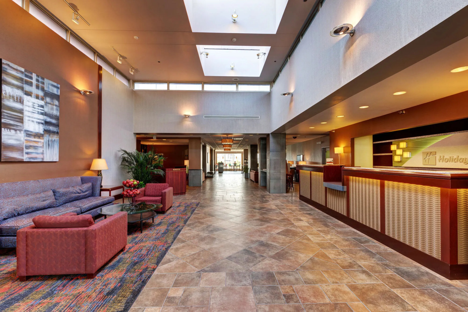 Holiday Inn Downtown - Mercy Area by IHG