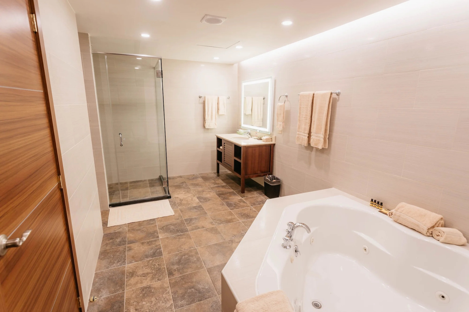 Surfrider Resort Hotel