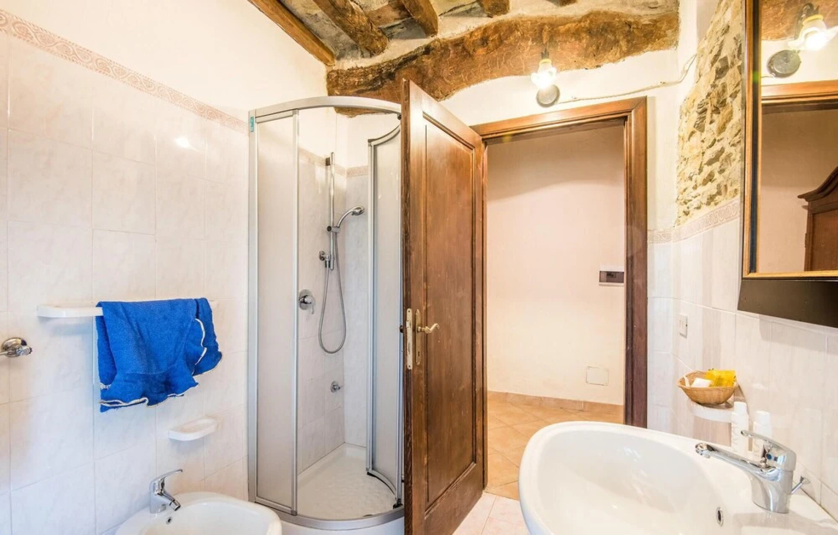 Amazing Home in Capolona With 9 Bedrooms, Wifi and Outdoor Swimming Pool