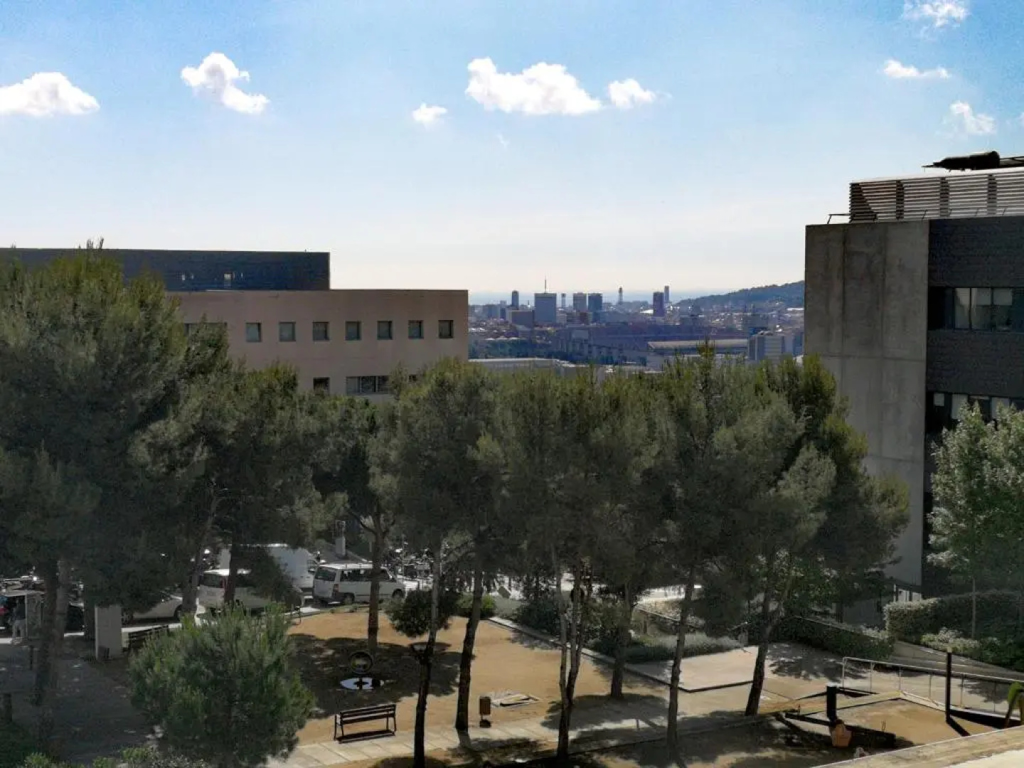 Amplio apartamento con terraza en zona muy tranquila