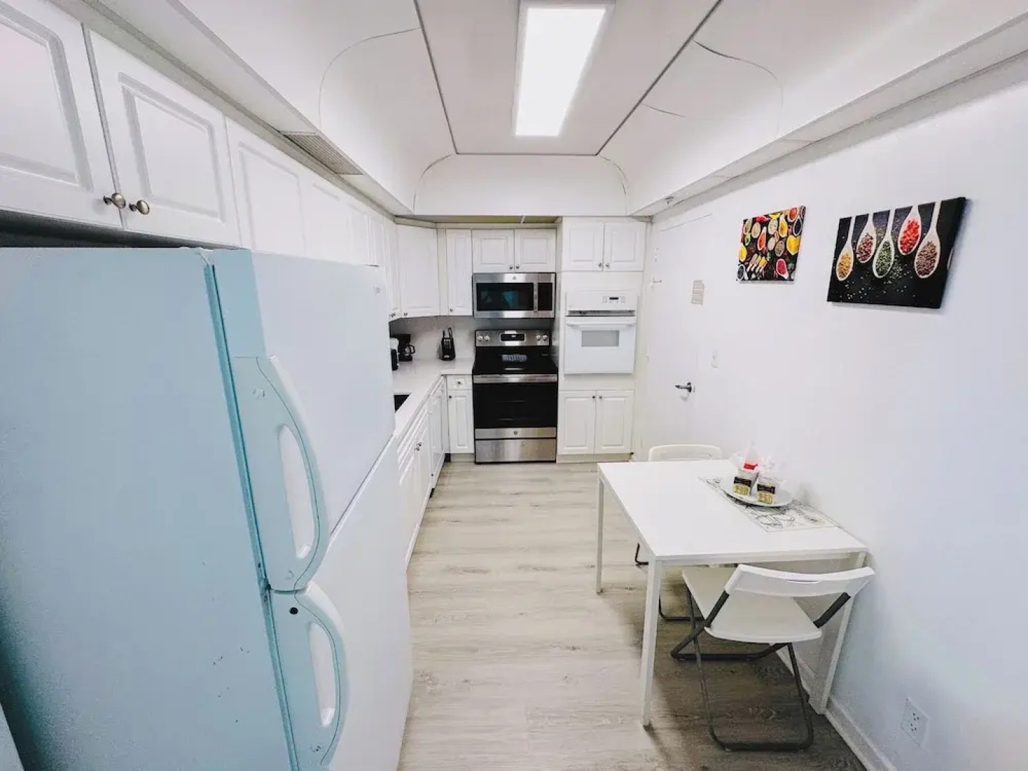 The Tides on Hollywood