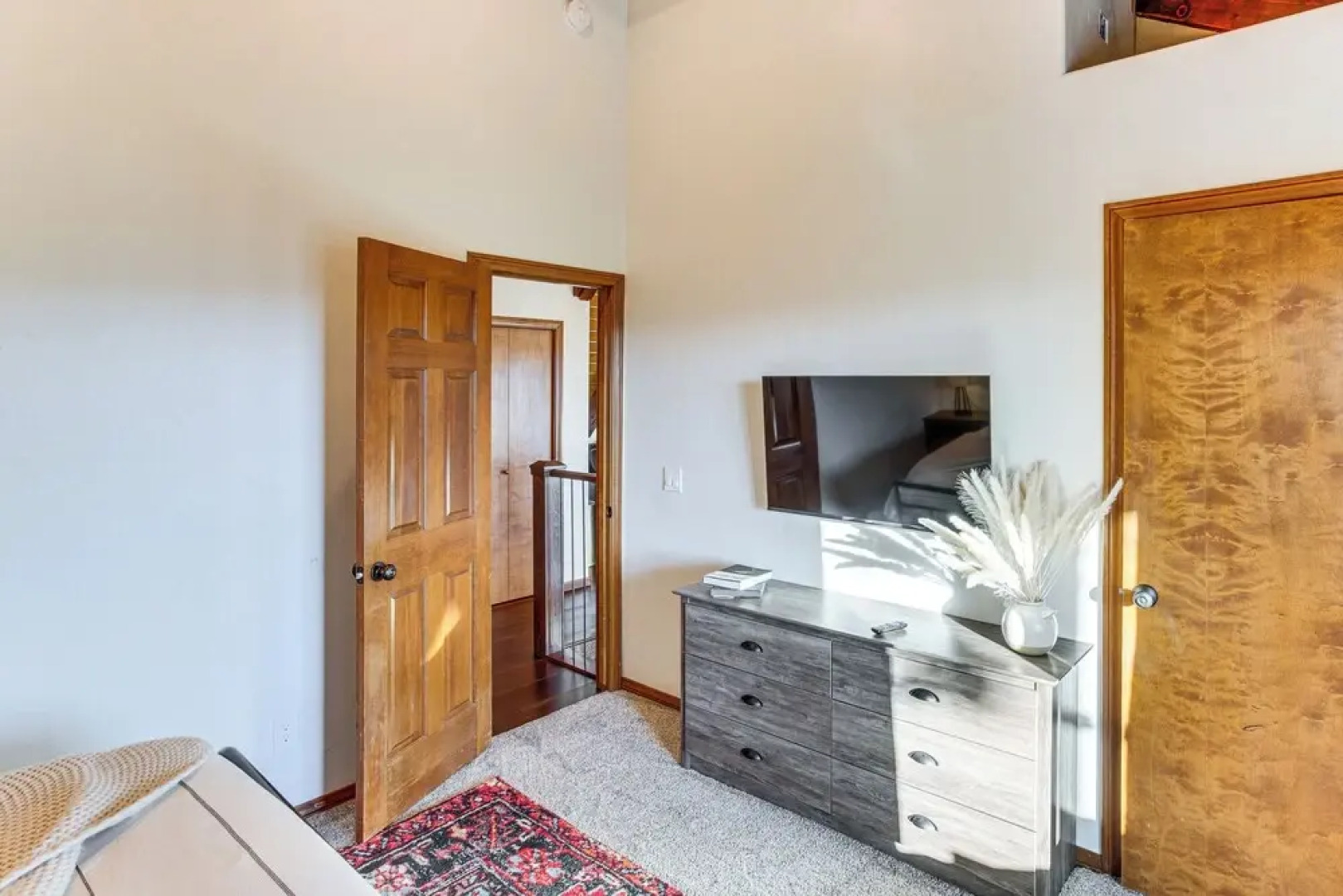 Lake Arrowhead Cabin: 4 Decks, Game Room + More!