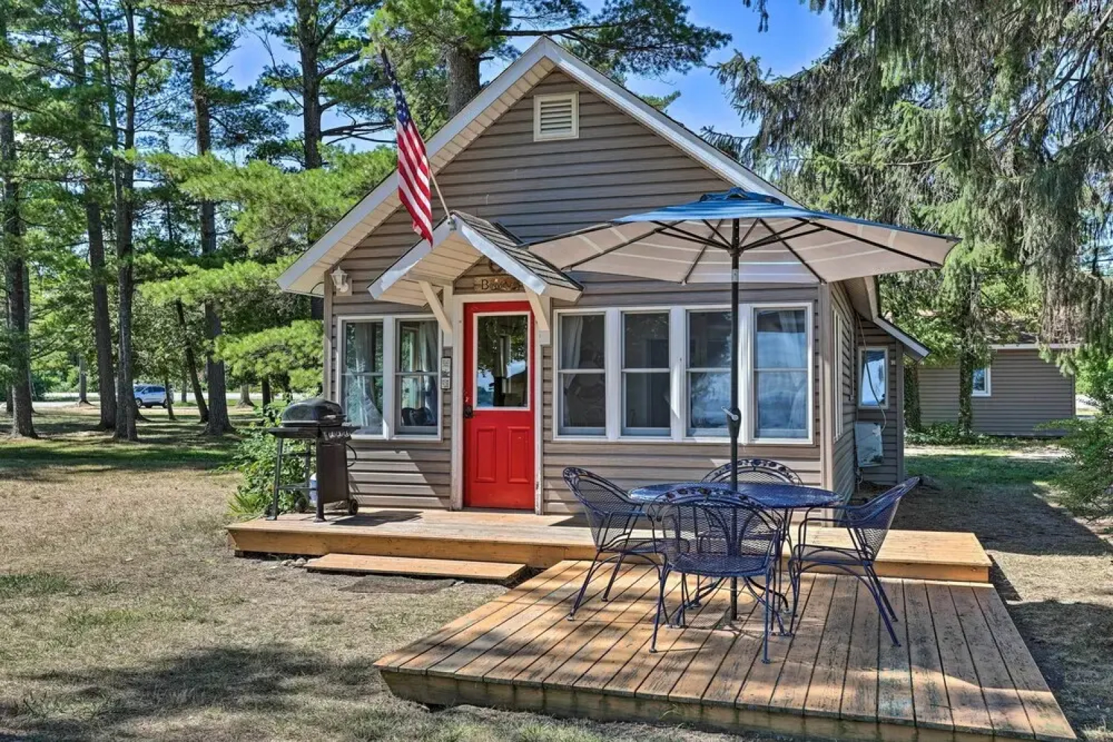 Suttons Bay 'bayview Cottage' w/ Deck & Gas Grill!