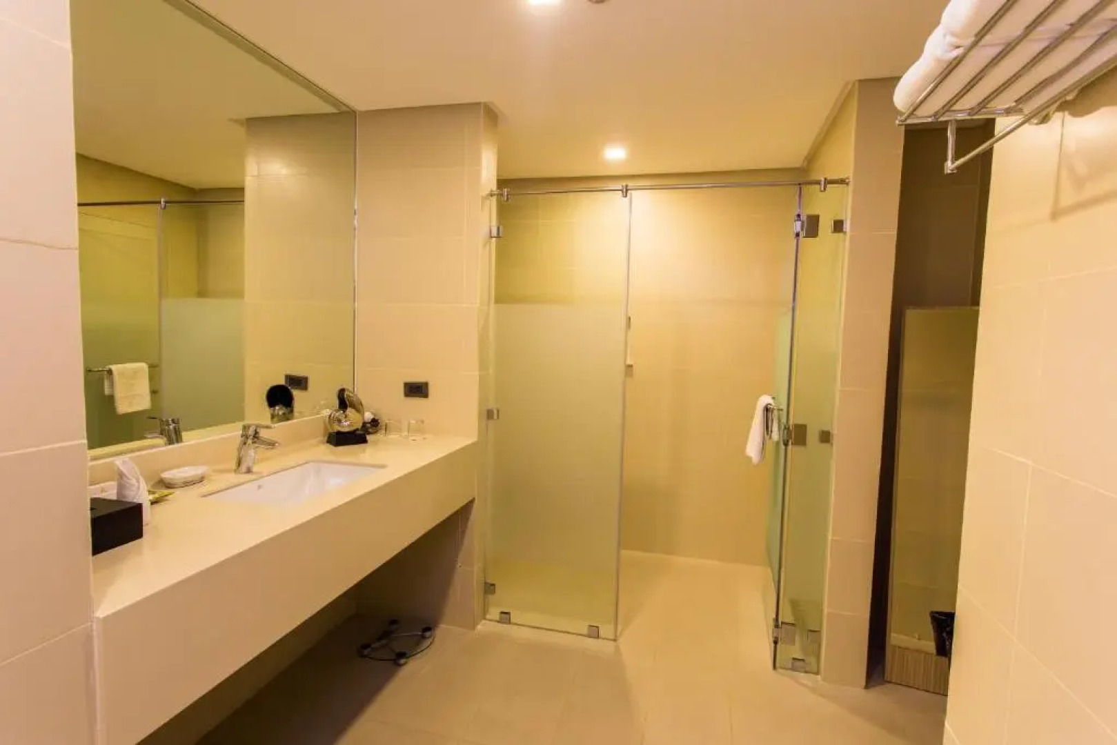 Royce Hotel & Casino