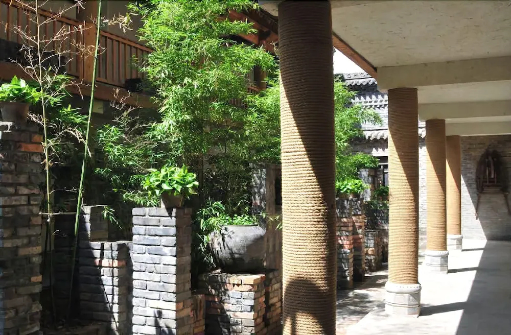 Zuoyouke Theme Hotel