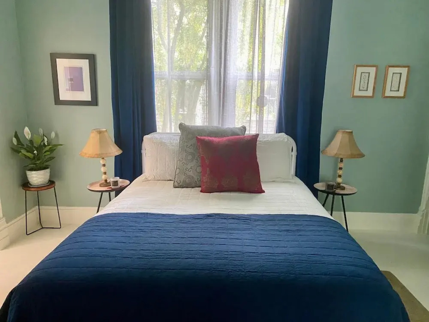 Victorian on Garden Best Location in Town