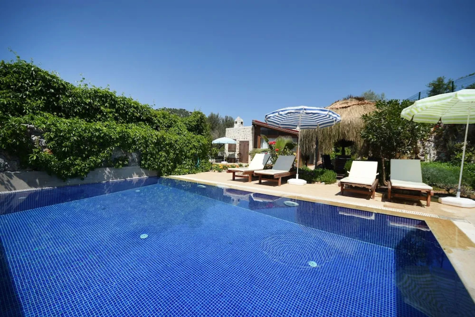 KAY4800 Villa Sems 2 Bedrooms