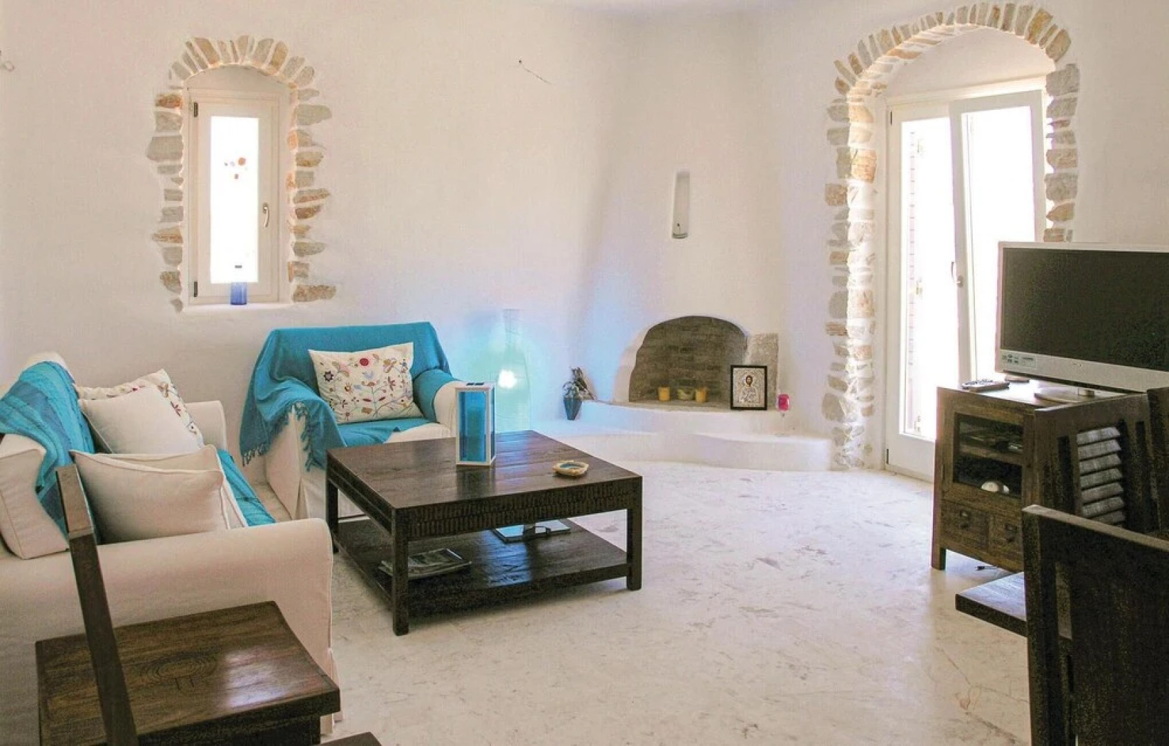Amazing Home in Ampela, Paros With 3 Bedrooms and Wifi
