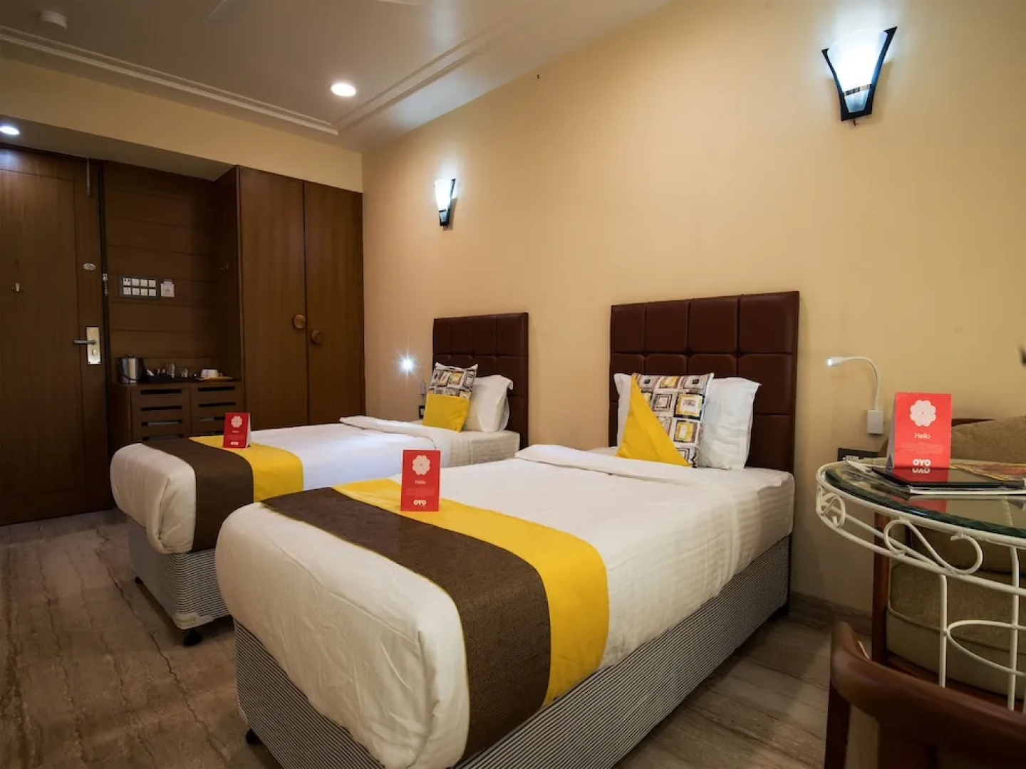 OYO 9721 Hotel SR Rooms