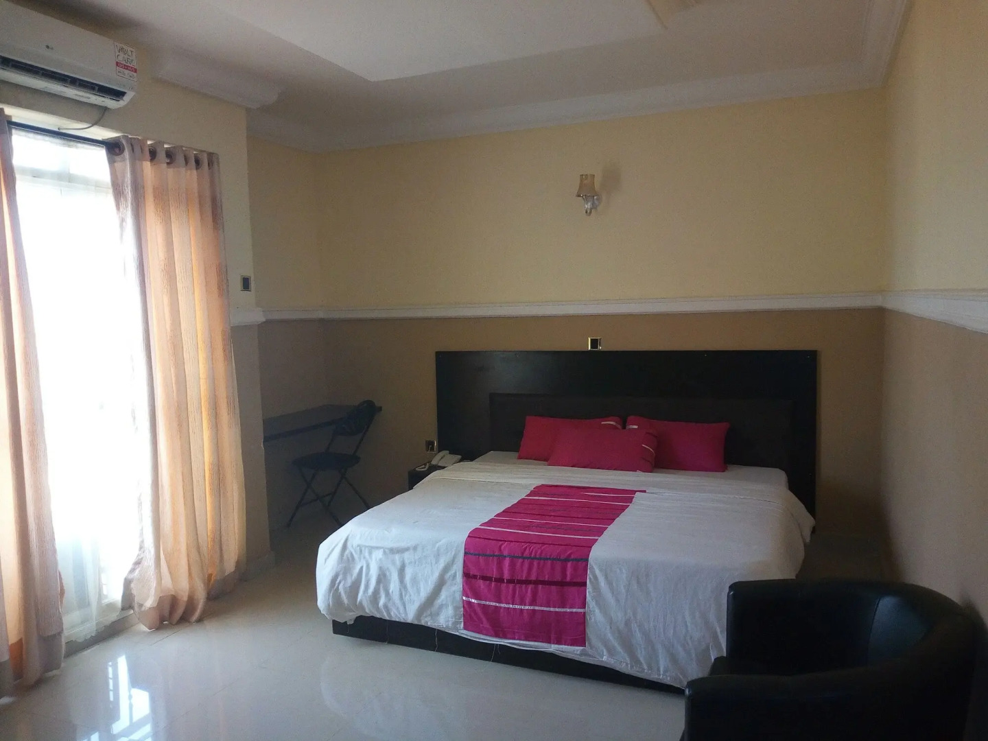 Modroy Hotel and Suites