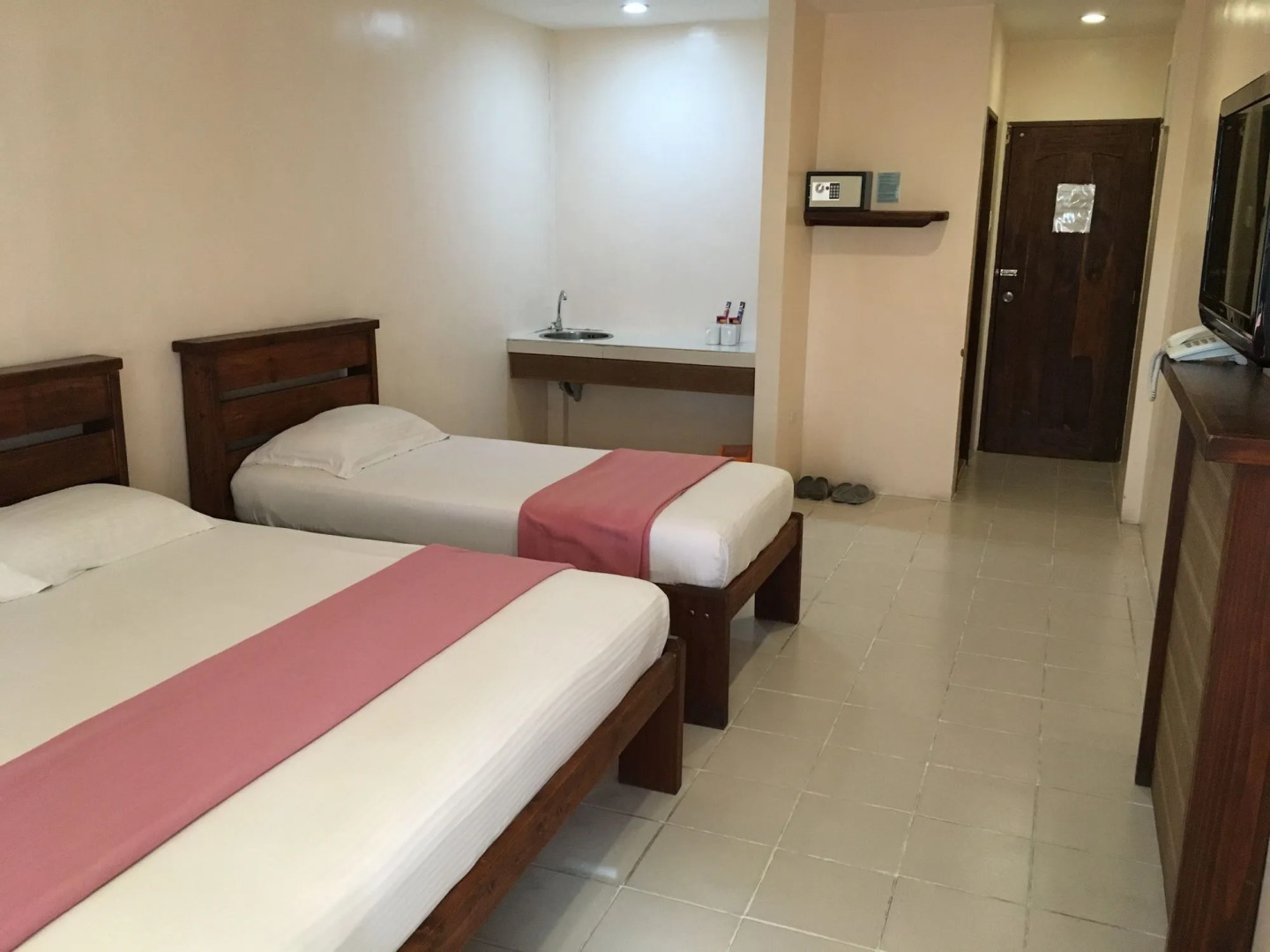 Mango Valley Hotel 1