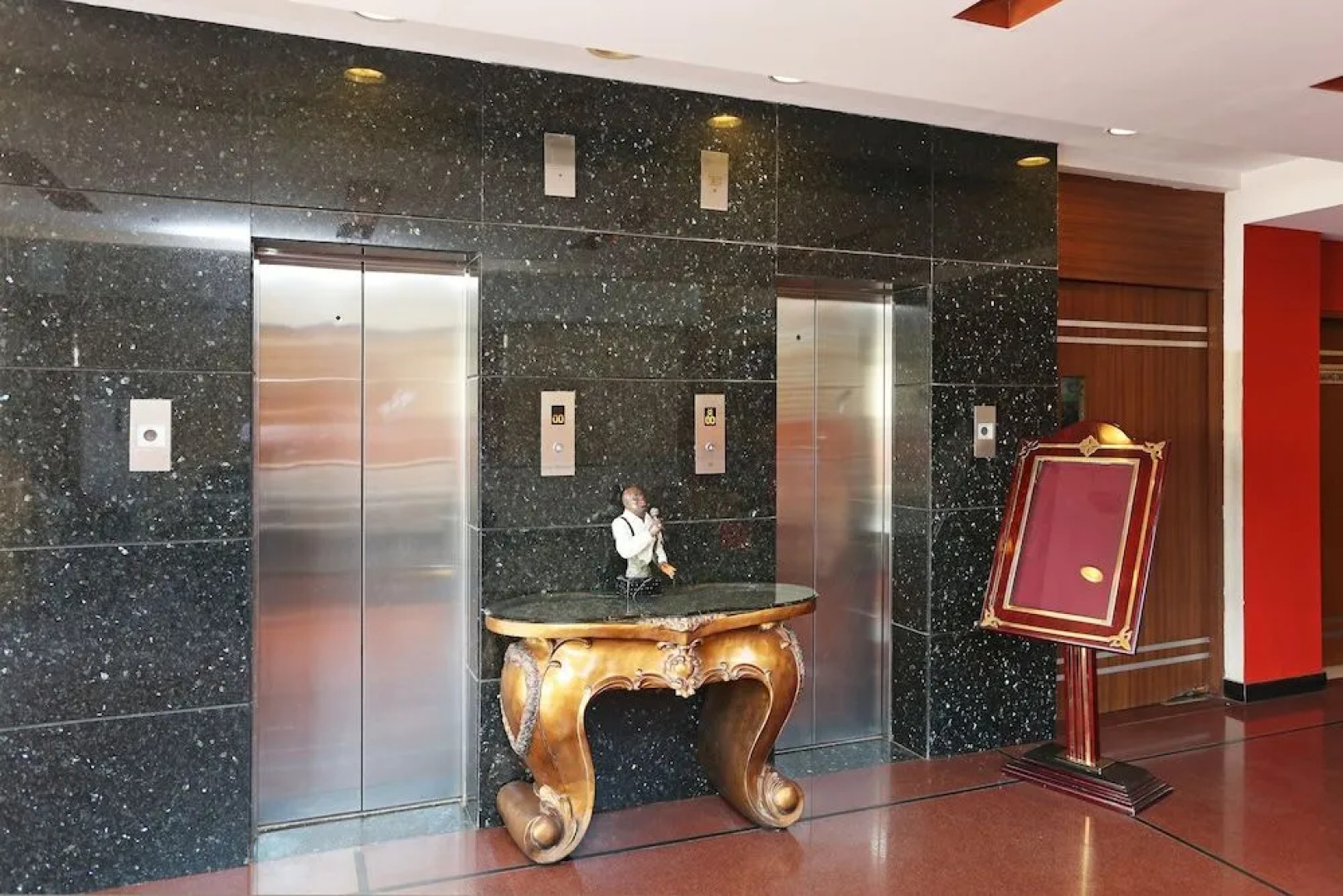 OYO 10392 Hotel Corbiz Tower