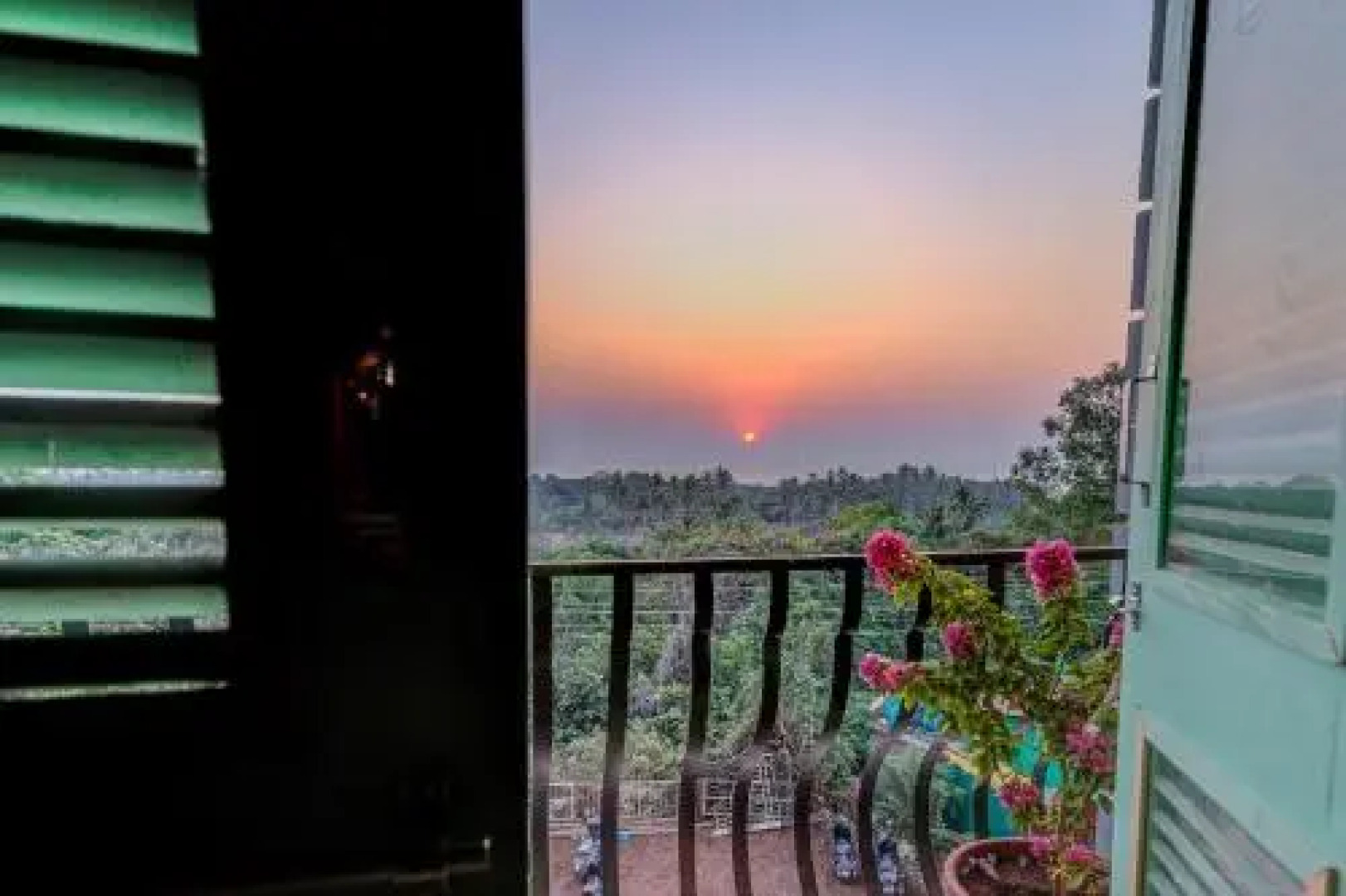 Woke Hostel - Morjim