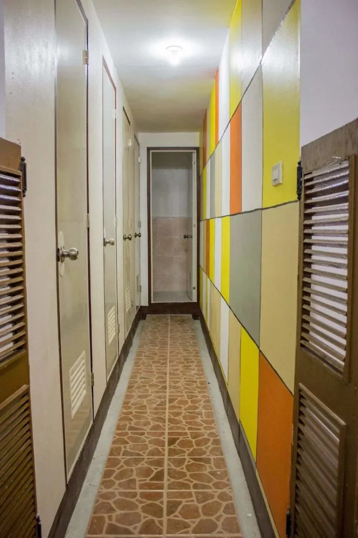 LUXS Capsule Hotel - Hostel - Adults Only