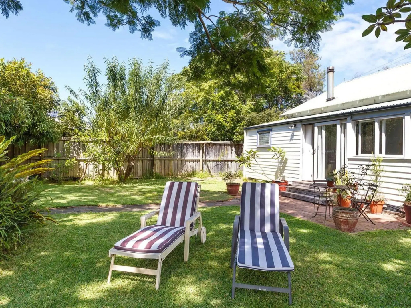 Witts Oasis Two traditional Tea Gardens cottages