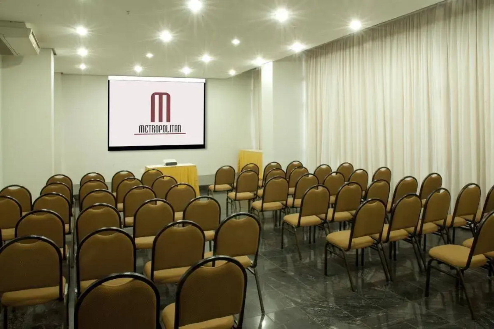 Metropolitan Hotel by Atlantica