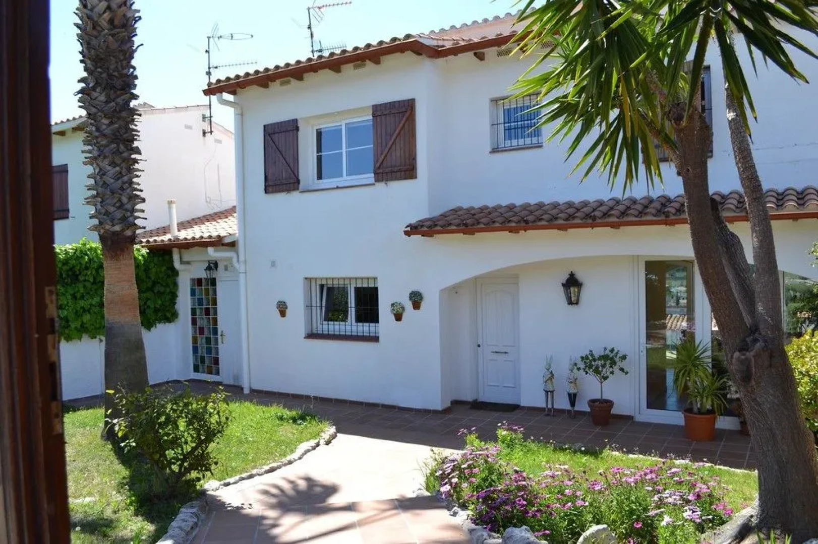 Cute House with Swimming Pool
