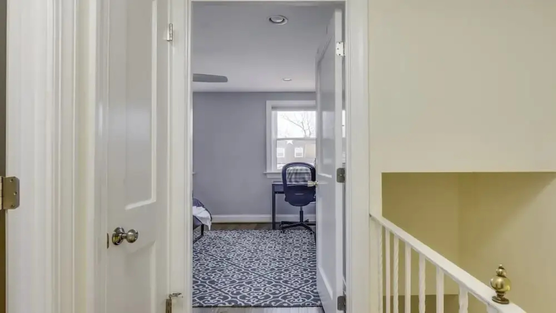 Spacious Colonial House in Alexandria | CozySuites