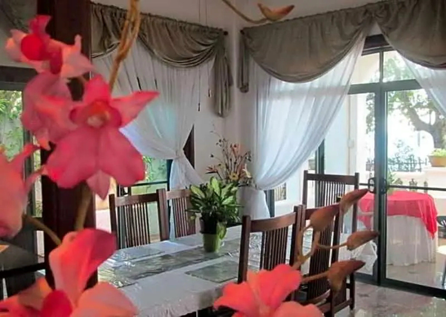 Gracey Dive Resort and Restaurant