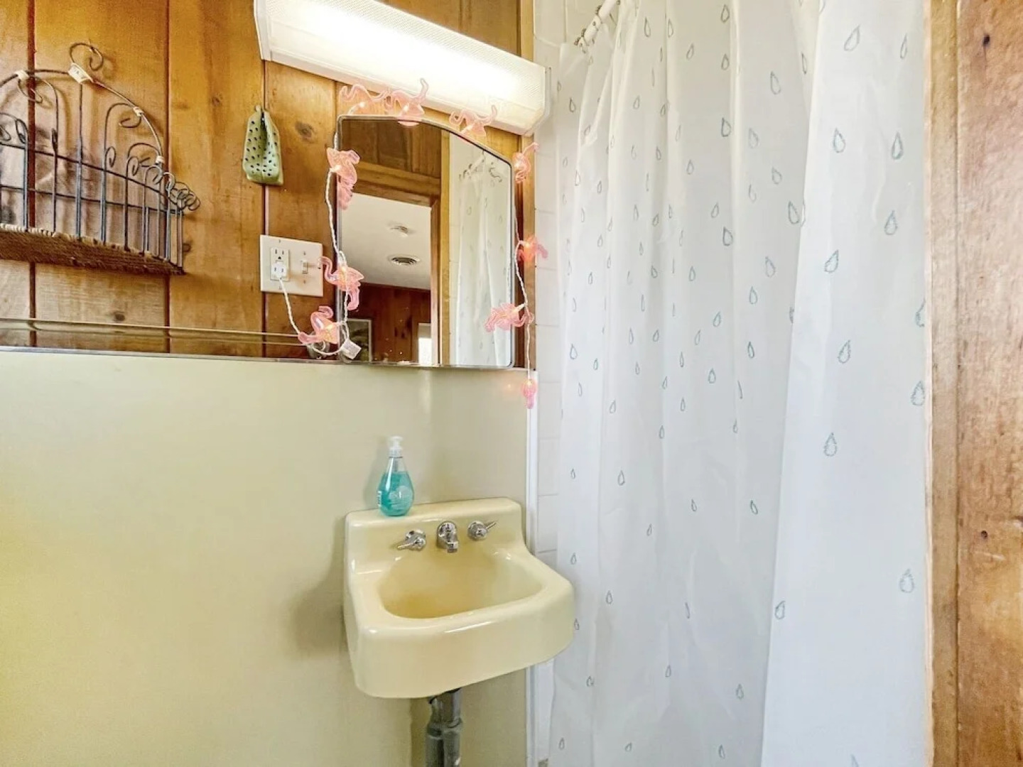 Ragged Rocks - Warm And Inviting Cottage With Uninterrupted Ocean Views 2 Bedroom Home by RedAwning