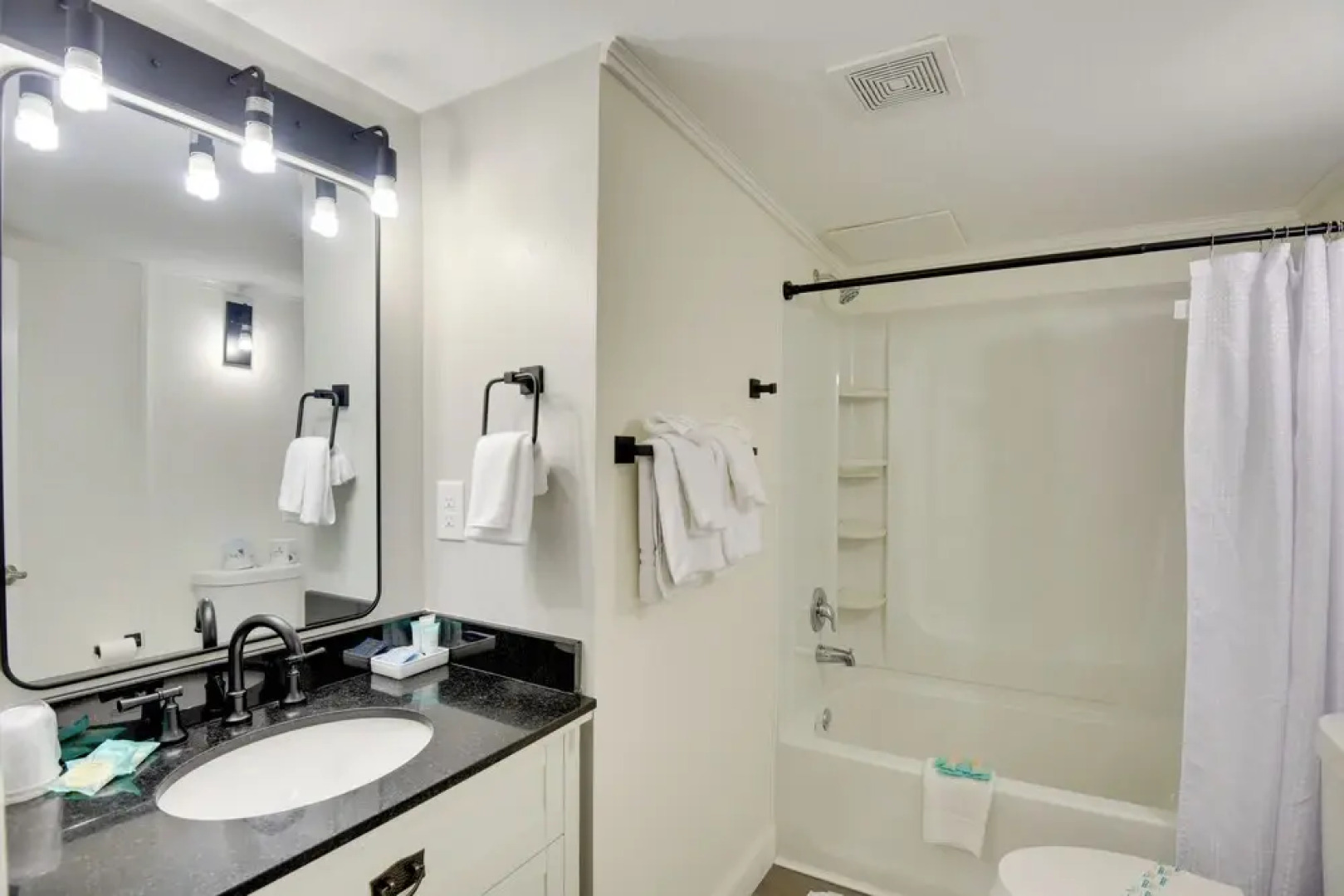 Beachfront Gem w/ Community Pool in Daytona!