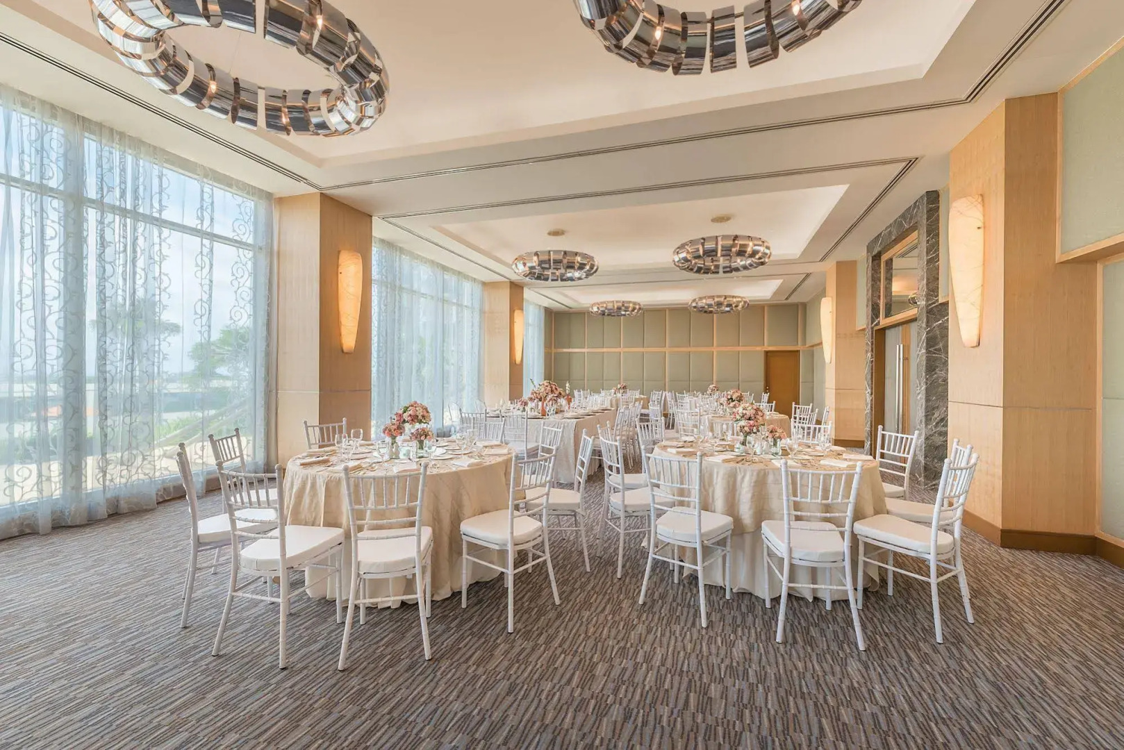 树林阿鲁加酒店(Aruga at The Grove)