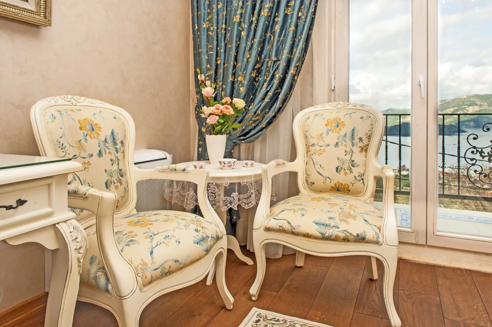 Swan Lake Boutique Hotel - Adults Only