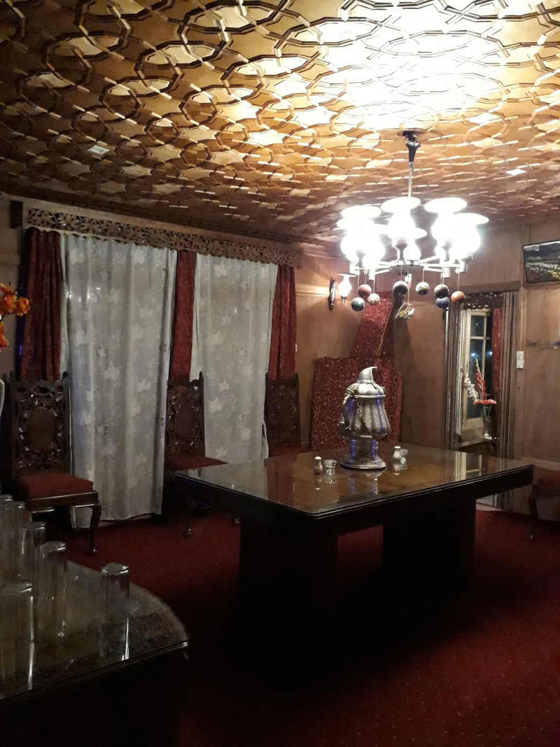 Badyari Palace Group of Houseboat