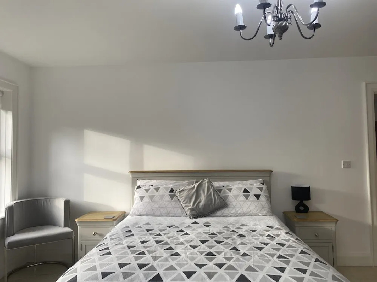 Rostrevor Valley Holiday Park- En-suite Rooms with Hot tub and Private Car Service