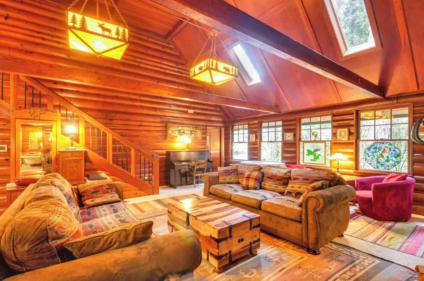Forested 'minikahda Lodge' w/ Hot Tub Near Mt Hood