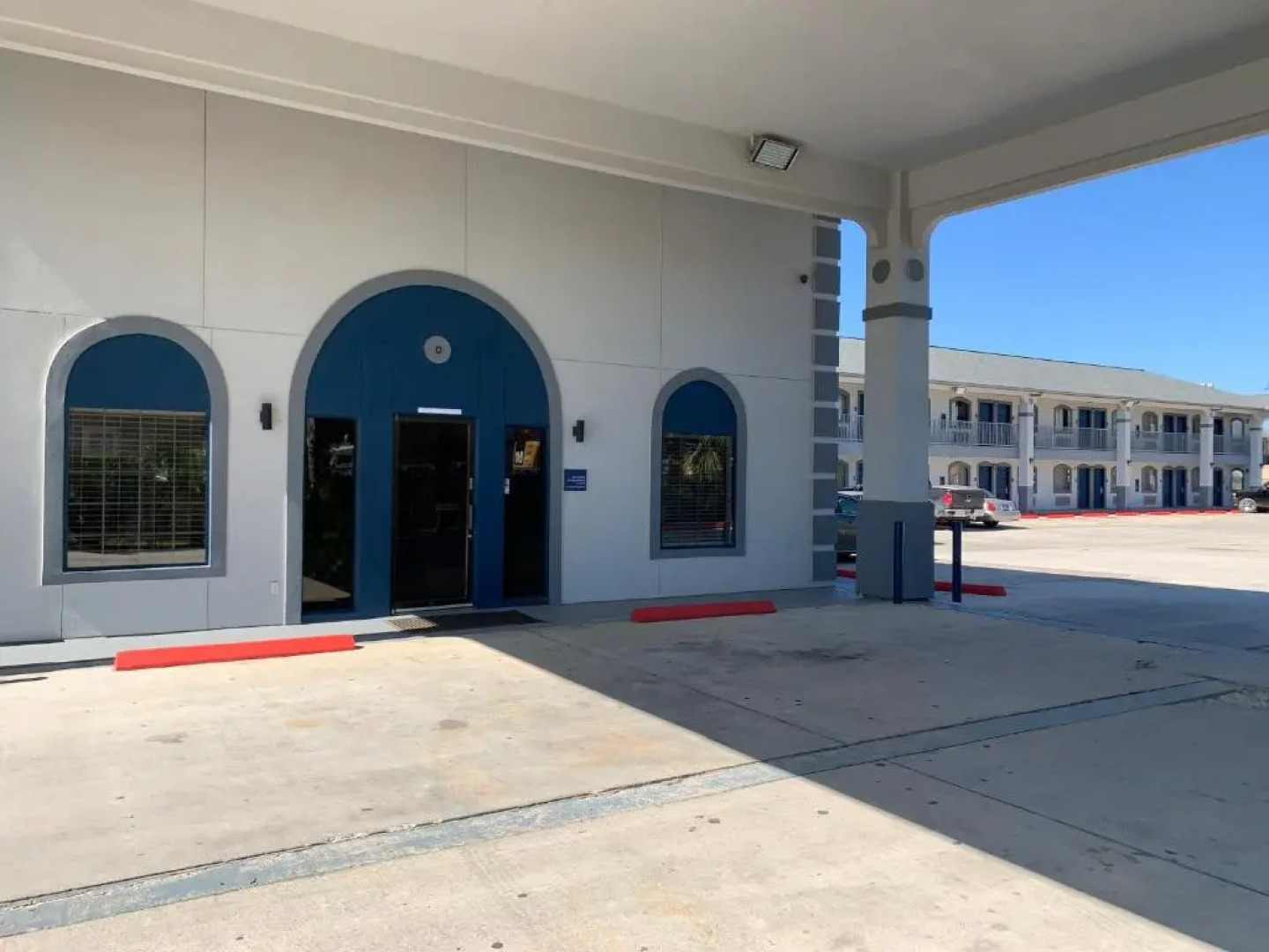 Sunrise Inn & Suites