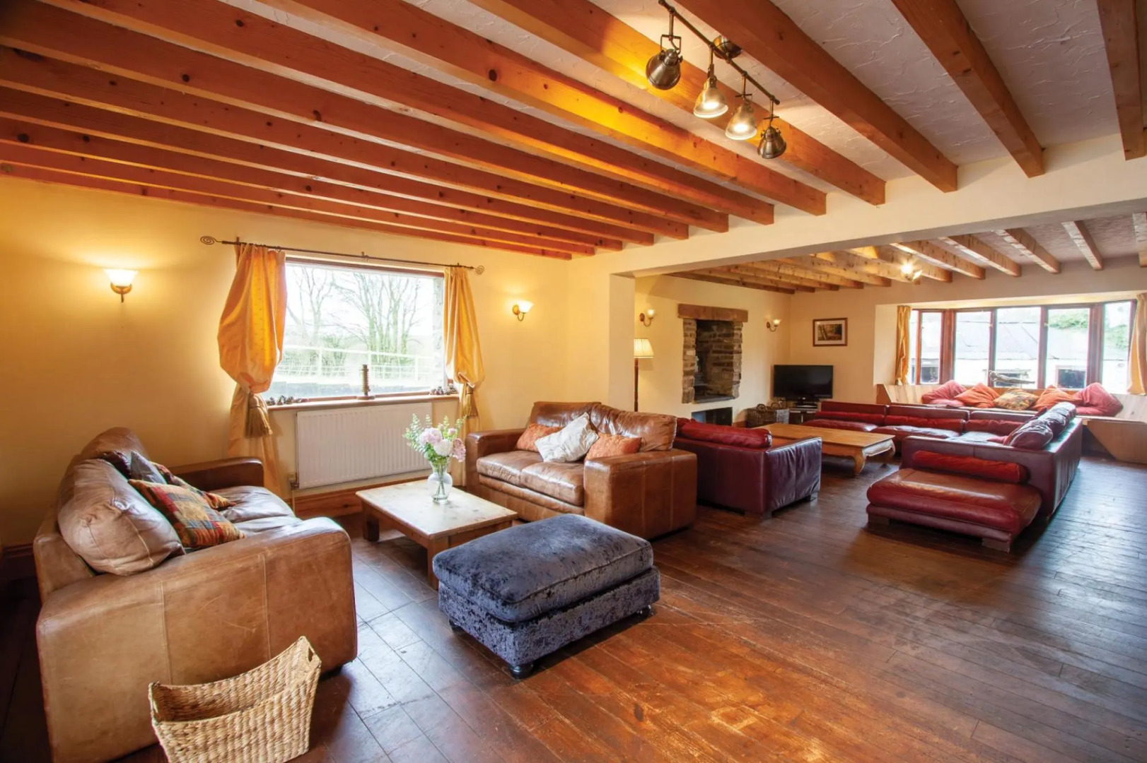 The Lake House Retreat - 7 Bedroom Holiday Home - Sleeps 20 - Southgate