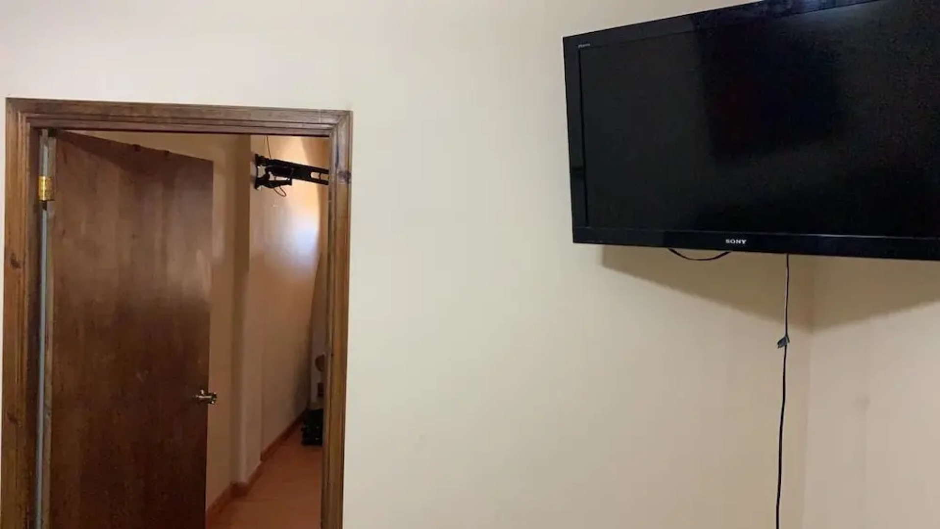 Lomas Apartments & Private Rooms