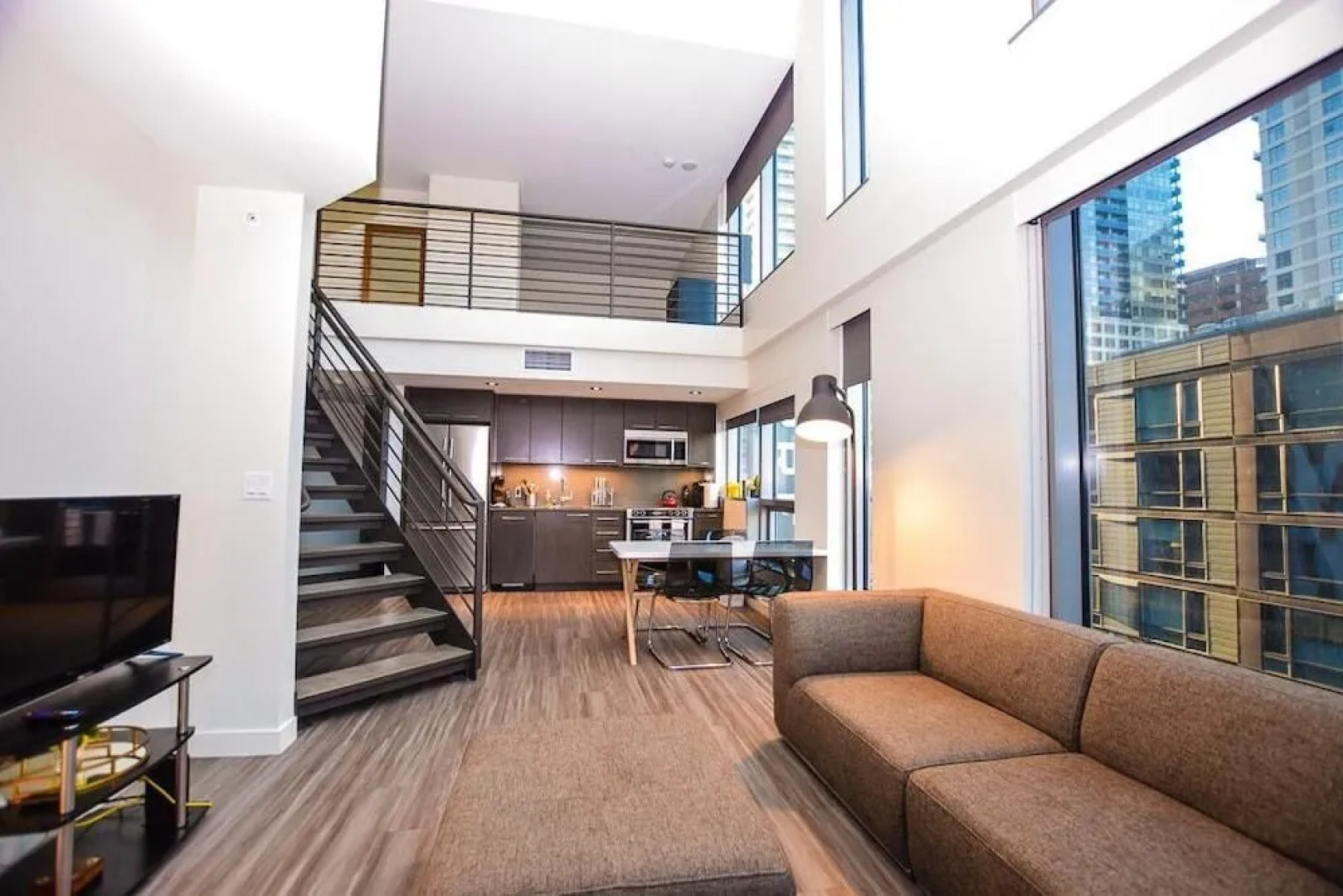 Luxe Hubs Corporate High Rise Apartments on Pine