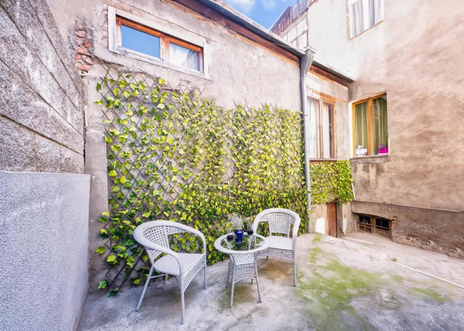 H&B apartments Izashvili