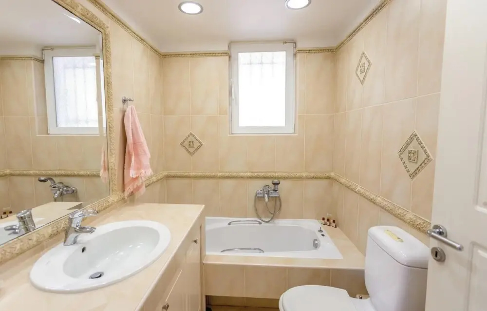 Awesome Home in Kaki Thalassa-keratea With 4 Bedrooms and Wifi