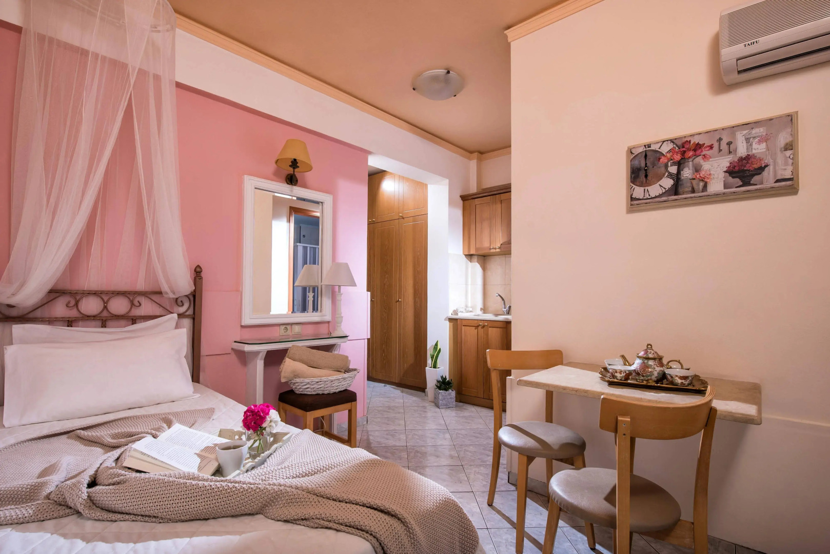 Socrates Hotel Apartments