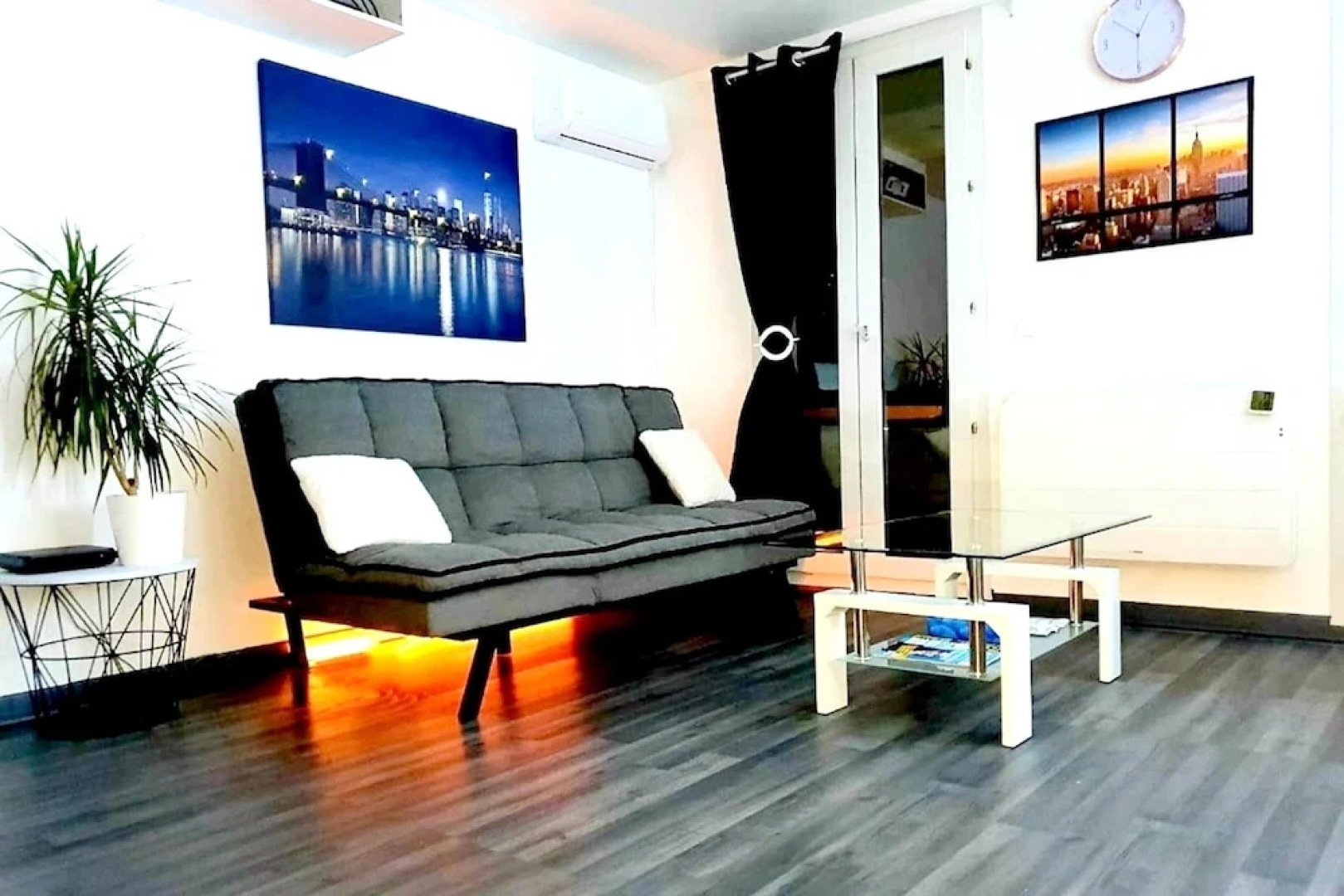 Studio in Poissy, With Wifi