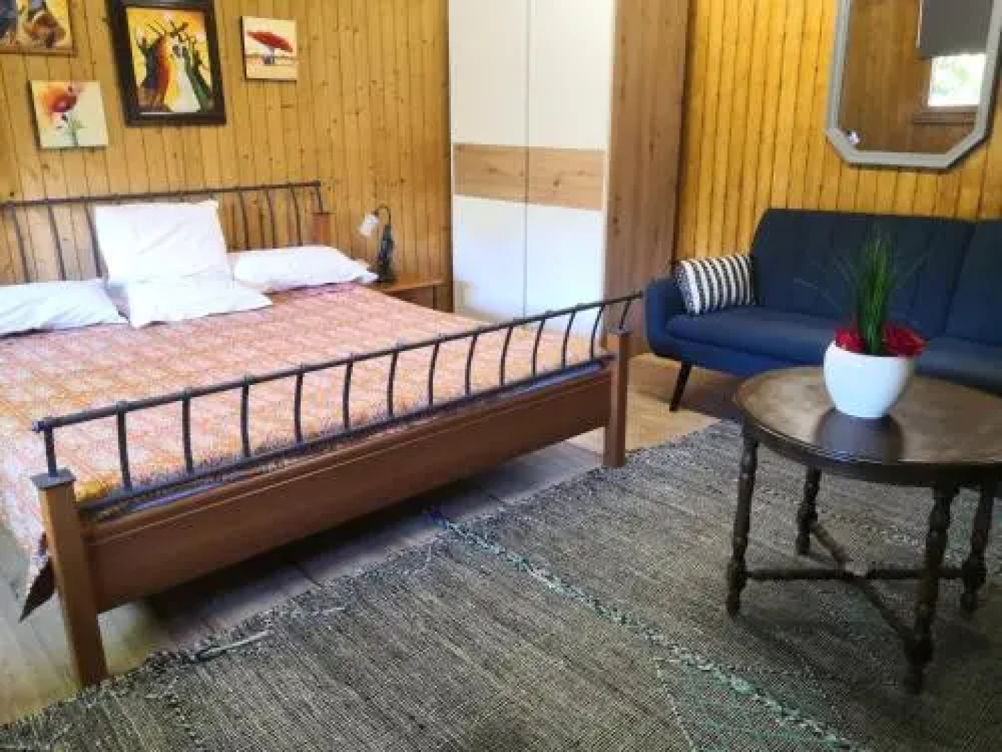 Studio with free parking. Nice terrace.
