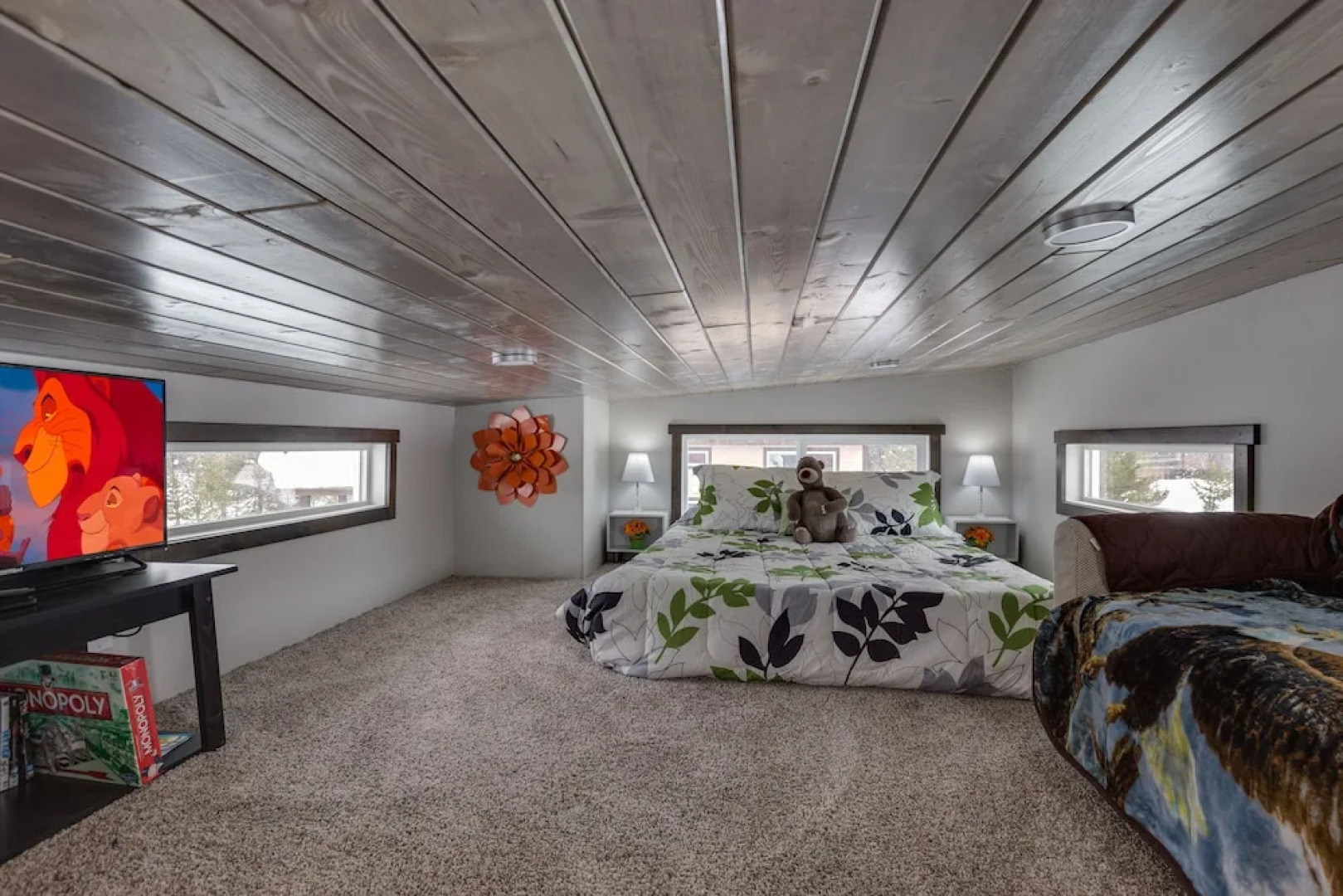 Hickory-dickory Hollow