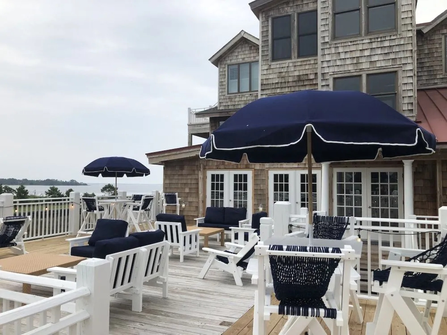 The Burrus House Inn Waterfront Suites