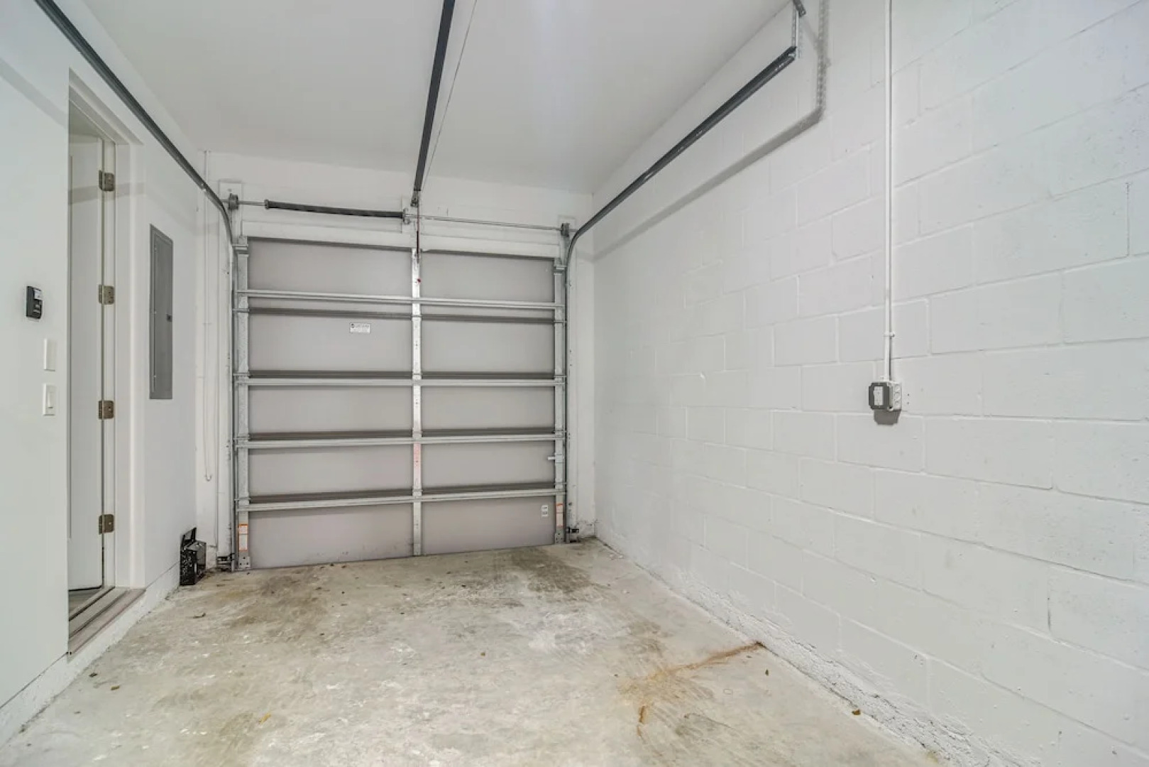 Modern Tampa Townhome Near Midtown WFH Friendly