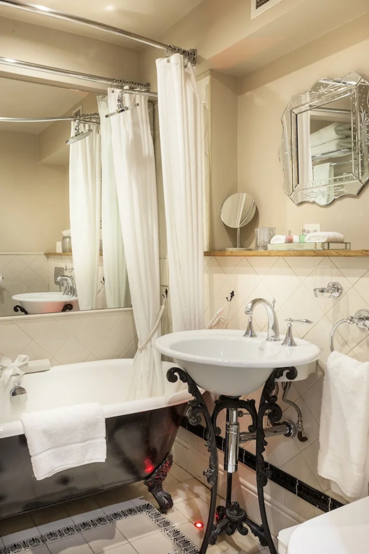 Glenskirlie House & Castle