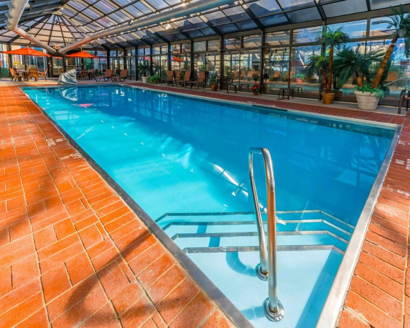 Comfort Inn & Suites Erie - Splash Lagoon Indoor Waterpark