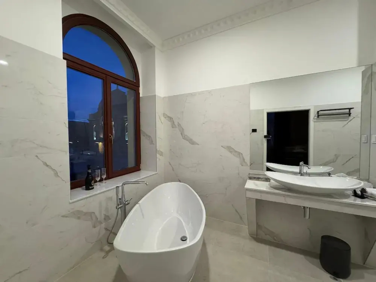 Promenaden Hotel
