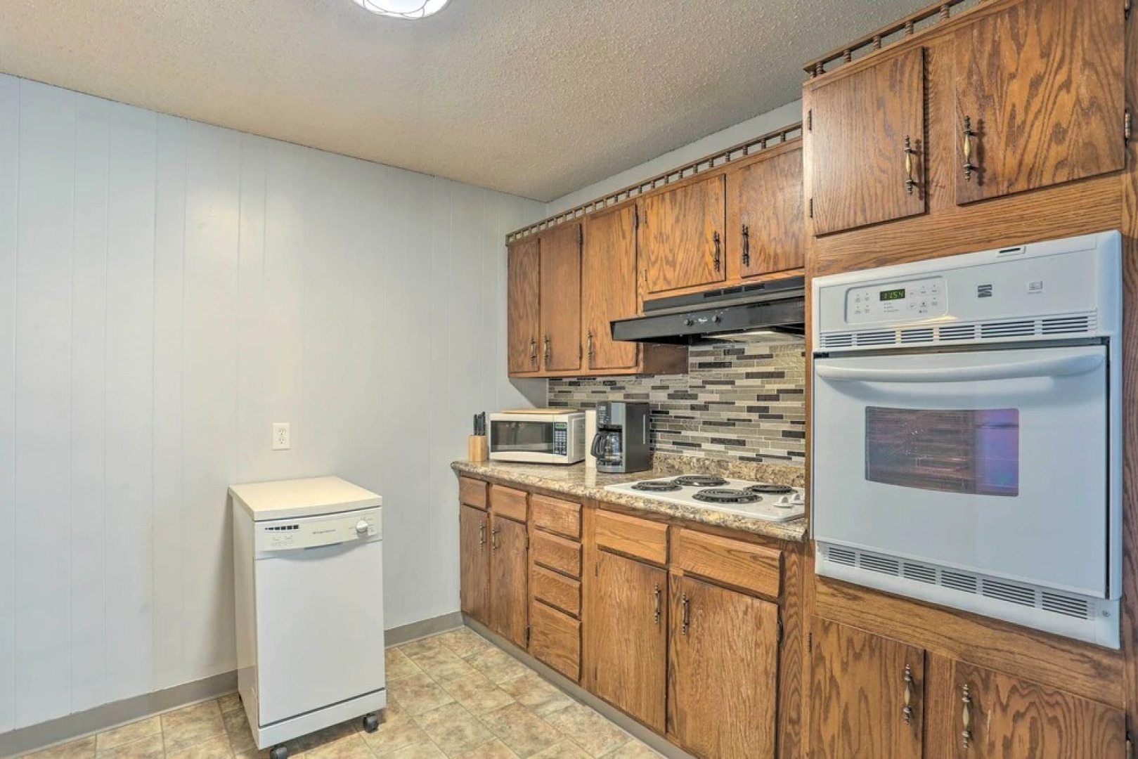 Peaceful Chadron Apartment in Historic Hotel!